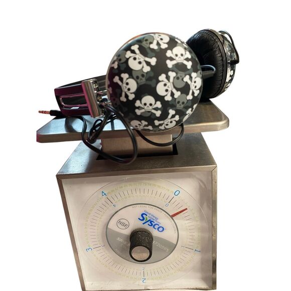 Nwot Skull Crossbones Over Ear Headphones Wired Black White Audio Accessory - Picture 11 of 11